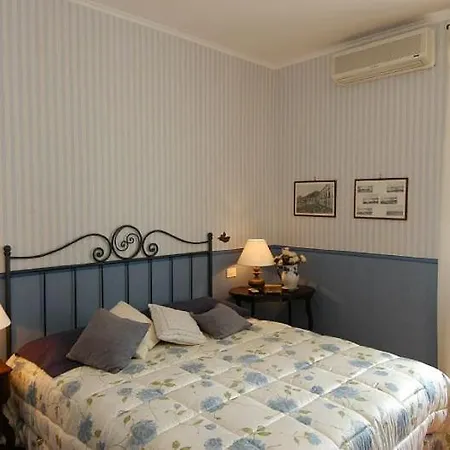 Sleeps 2 Air Con Praiano