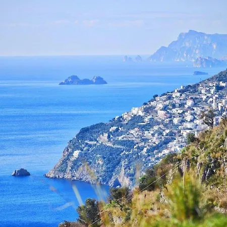 Sleeps 2 Air Con Praiano